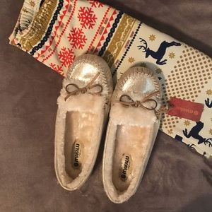 NWT! Makalu shoes, size 9.5